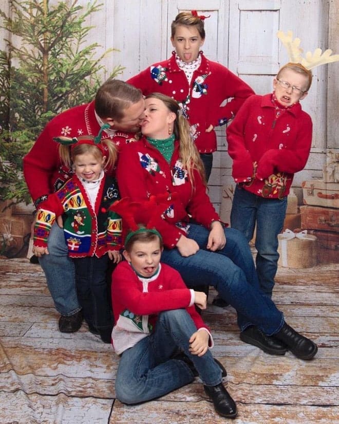 awkward family Christmas photos