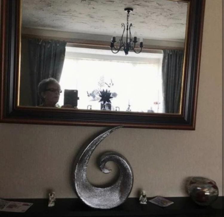 People trying to sell mirrors