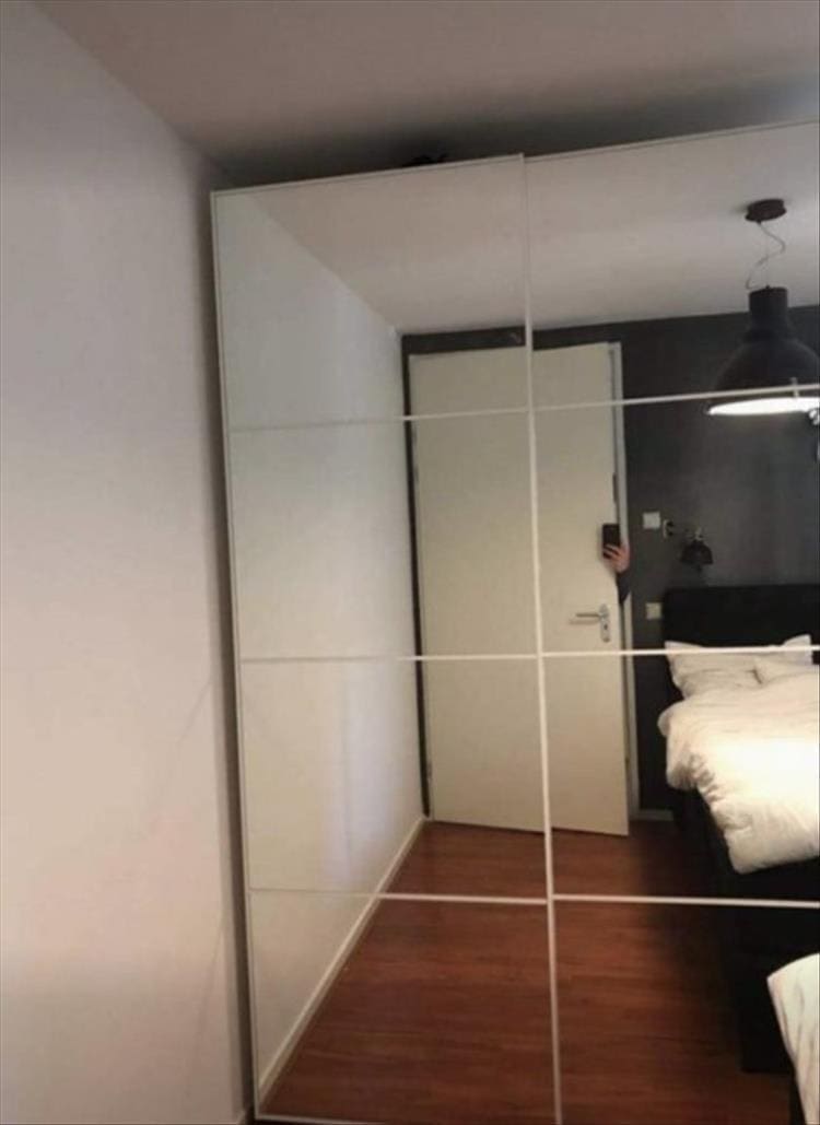 People trying to sell mirrors