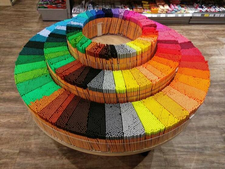 organized pencil crayons