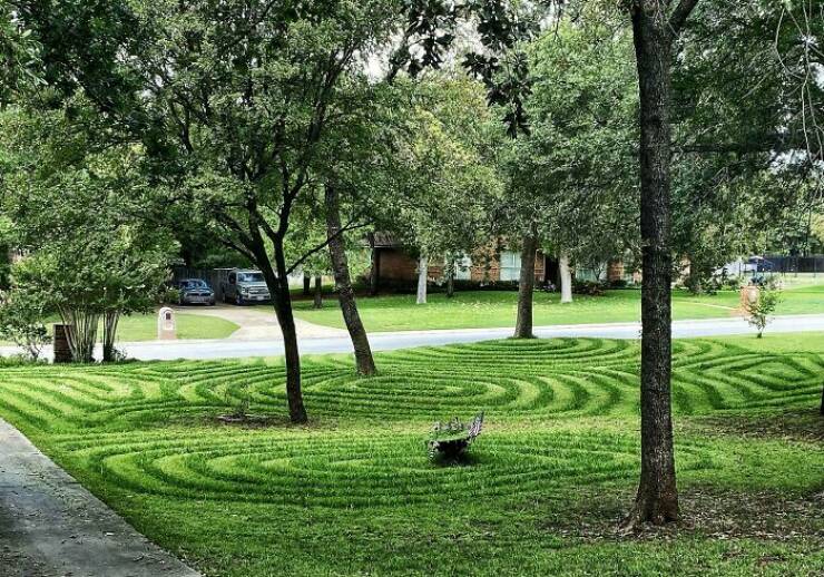 symmetrical lawn mowing