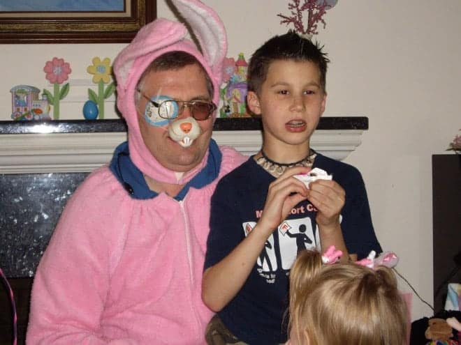 creepy easter photos, awkward family photos, unsettling Easter pictures, awkward Easter family photos, bizarre Easter traditions, Spooky Easter pics, weird Easter memories, haunting Easter childhood