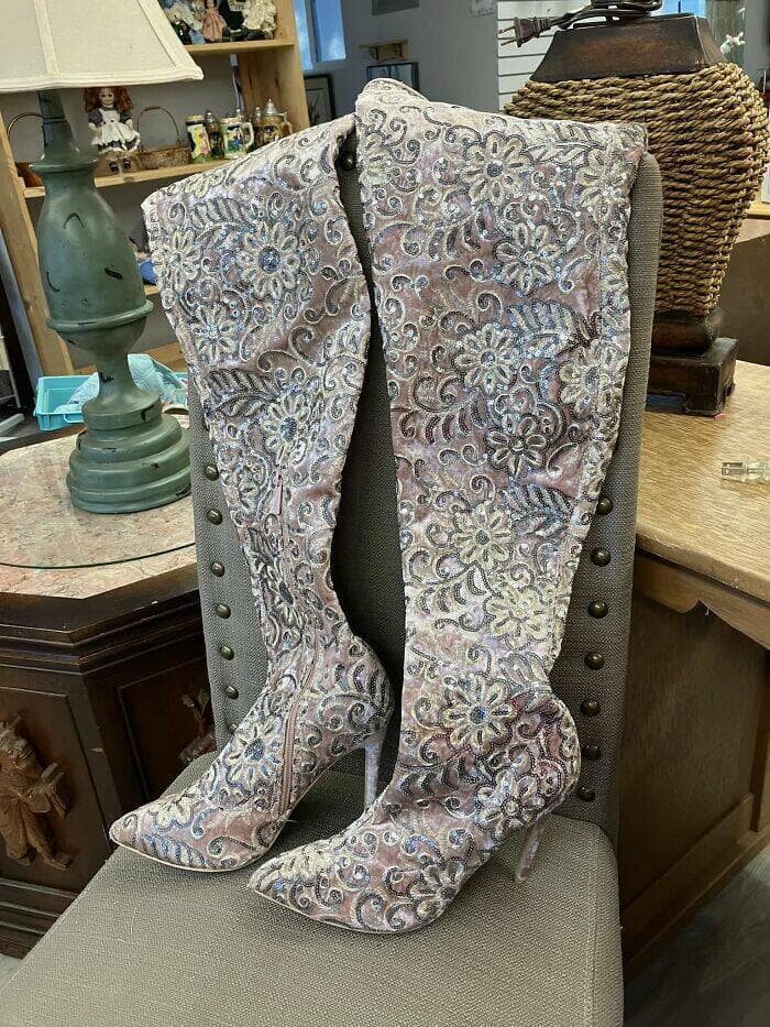 best thrift store finds, vintage clothing, secondhand stores, bargain shopping, thrifted treasures, consignment shops, pre-loved clothes