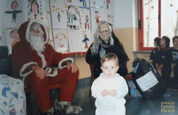 awkward family photos, awkward family christmas photos, uncomfortable family photos, embarrassing family photos, cringe-worthy family photos, strange holiday family photos, bizarre Christmas family pictures, uncomfortable festive family portraits, cringey family photos, cringe-inducing family pictures, awkward family snapshots, mortifying family images, humorous family pictures, amusing family snaps, entertaining family group shots