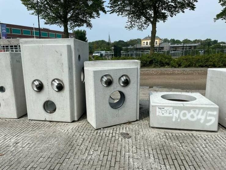 beautiful wall murals, jan is de man, stunning urban artworks, aesthetically pleasing frescoes, visually striking paintings, street art, urban expression, graffiti-inspired pieces, public space artistry, mural artist, large-scale painter, wall art specialist, community art creator, creative paintings, imaginative visuals, artistic renderings, inspired brushwork