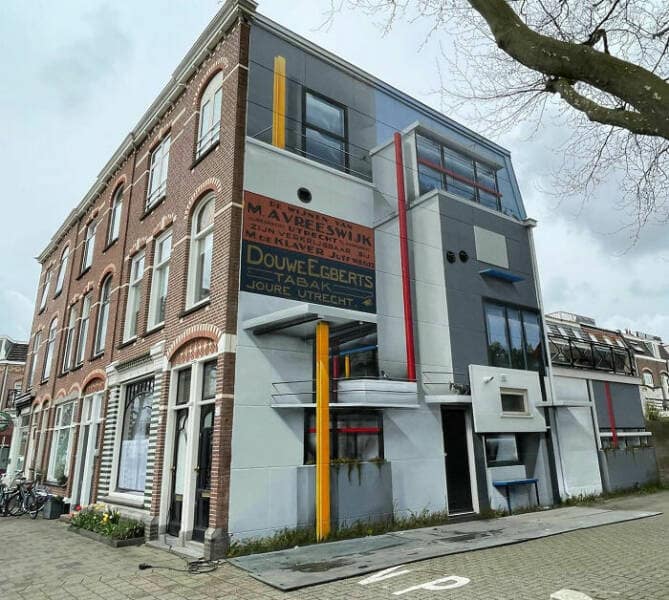 beautiful wall murals, jan is de man, stunning urban artworks, aesthetically pleasing frescoes, visually striking paintings, street art, urban expression, graffiti-inspired pieces, public space artistry, mural artist, large-scale painter, wall art specialist, community art creator, creative paintings, imaginative visuals, artistic renderings, inspired brushwork