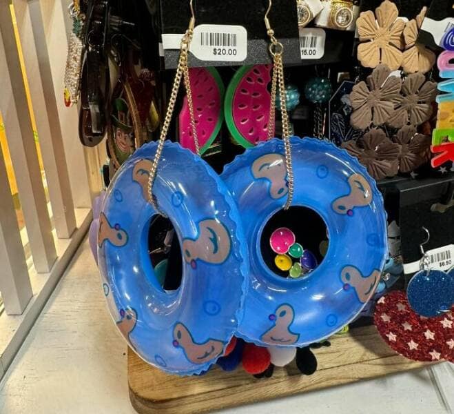 funny DIY fails, DIY fails, DIY disasters, botched projects, home repair mishaps, creative mishaps, do it yourself, homemade attempts, maker misadventures, diy crafts gone wrong, naive hobby attempts, misguided fixing