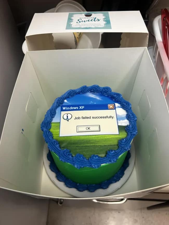 One of the funniest cakes ever, decorated with a Windows XP "Job failed successfully" error.