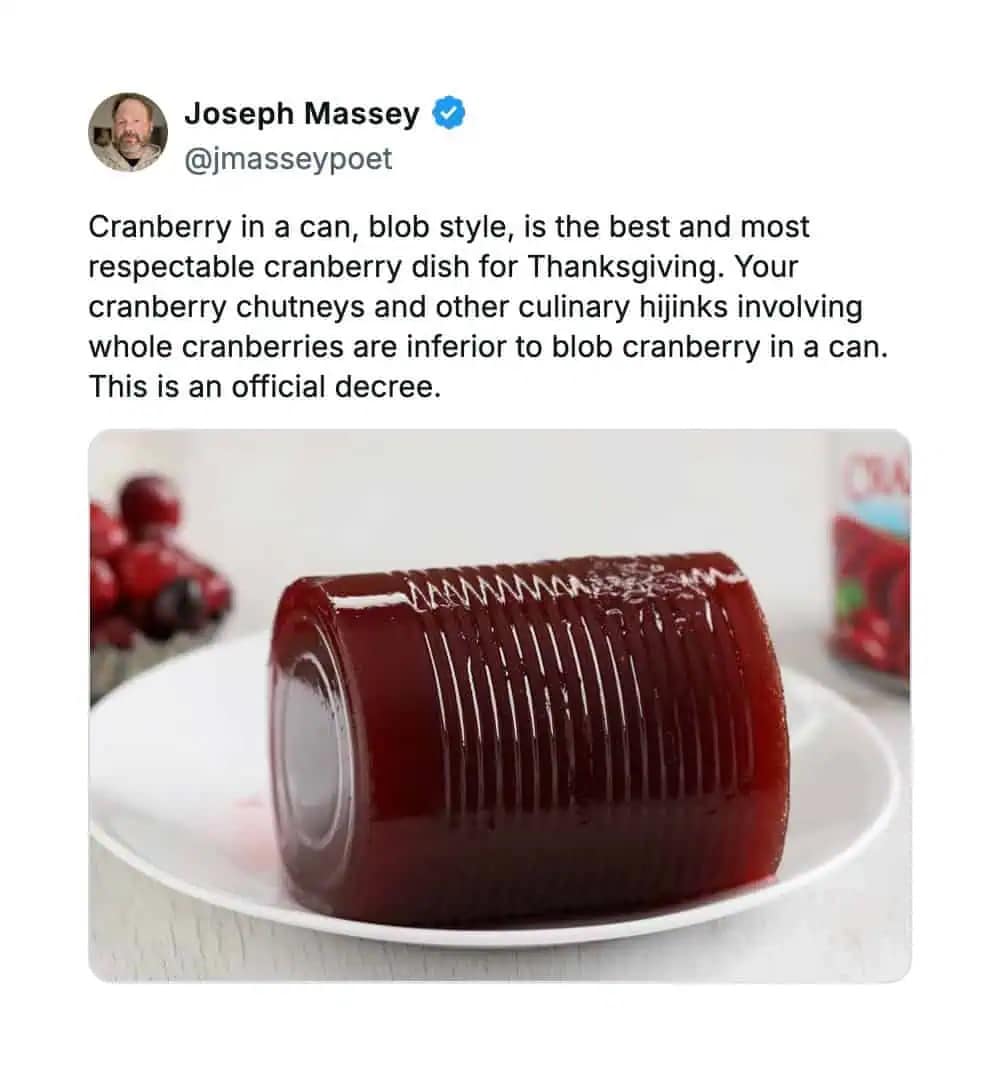 Funny thanksgiving tweet declaring canned cranberry blob is the best.
