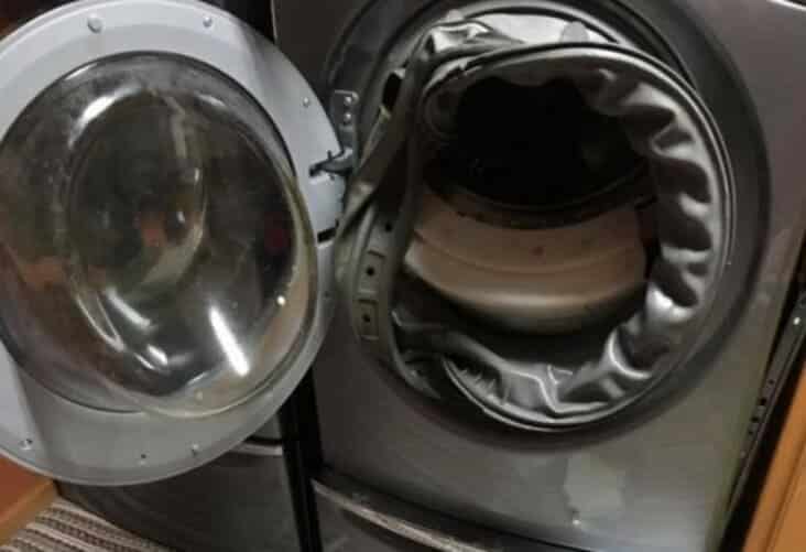 Laundry fail where the rubber seal of the washing machine got twisted