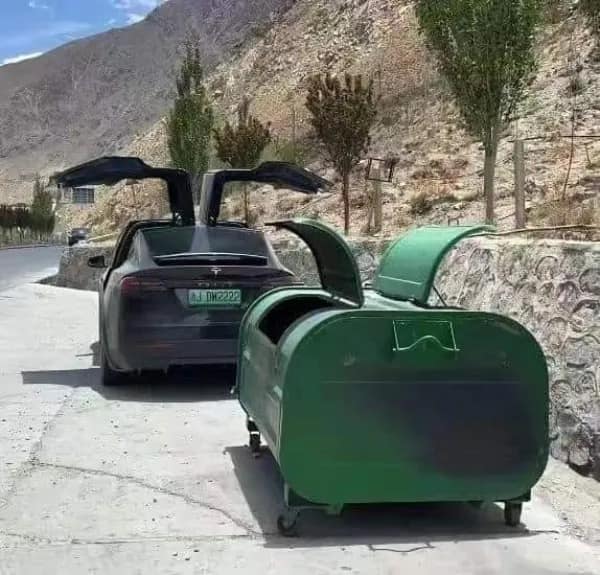 A hilarious meme and viral tweet about "asking for advice until one stupid enough friend agrees with you."