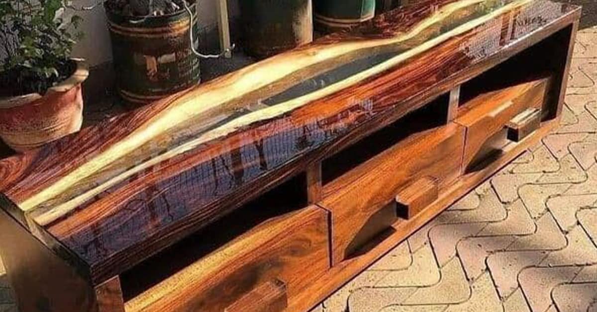 Collection of amazing woodworking projects and cool woodworking project ideas featuring spiral stairs and treehouses