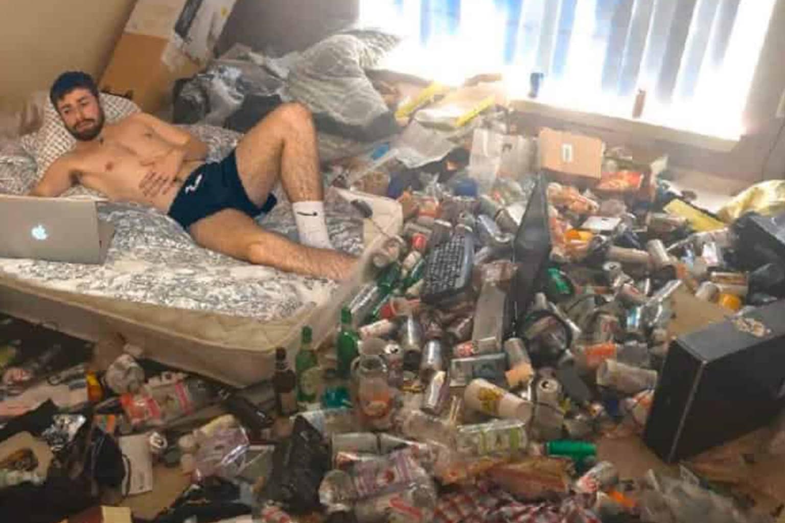 20-image gallery of the funniest tweets highlights the absolute chaos of the internet, featuring a funny tweet about a website rejecting a favorite food as profanity, an analysis of the absurd Jamaican crab from The Little Mermaid, and a cursed plate of Chicago hot dog sushi.