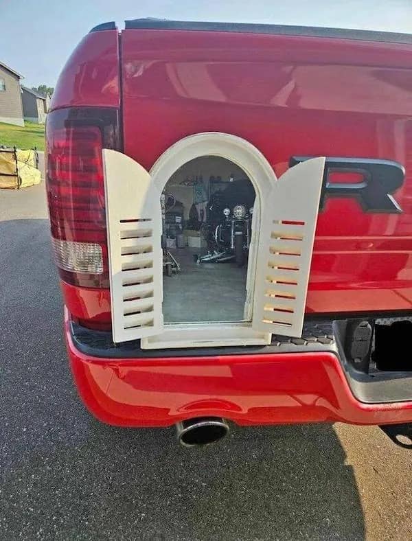 A biting linguistic joke serves as the core of this internet meme, demonstrating how the double meaning of a "colon"—referring to both punctuation and anatomy—drastically changes a sentence about a girl named Jane and her friend.