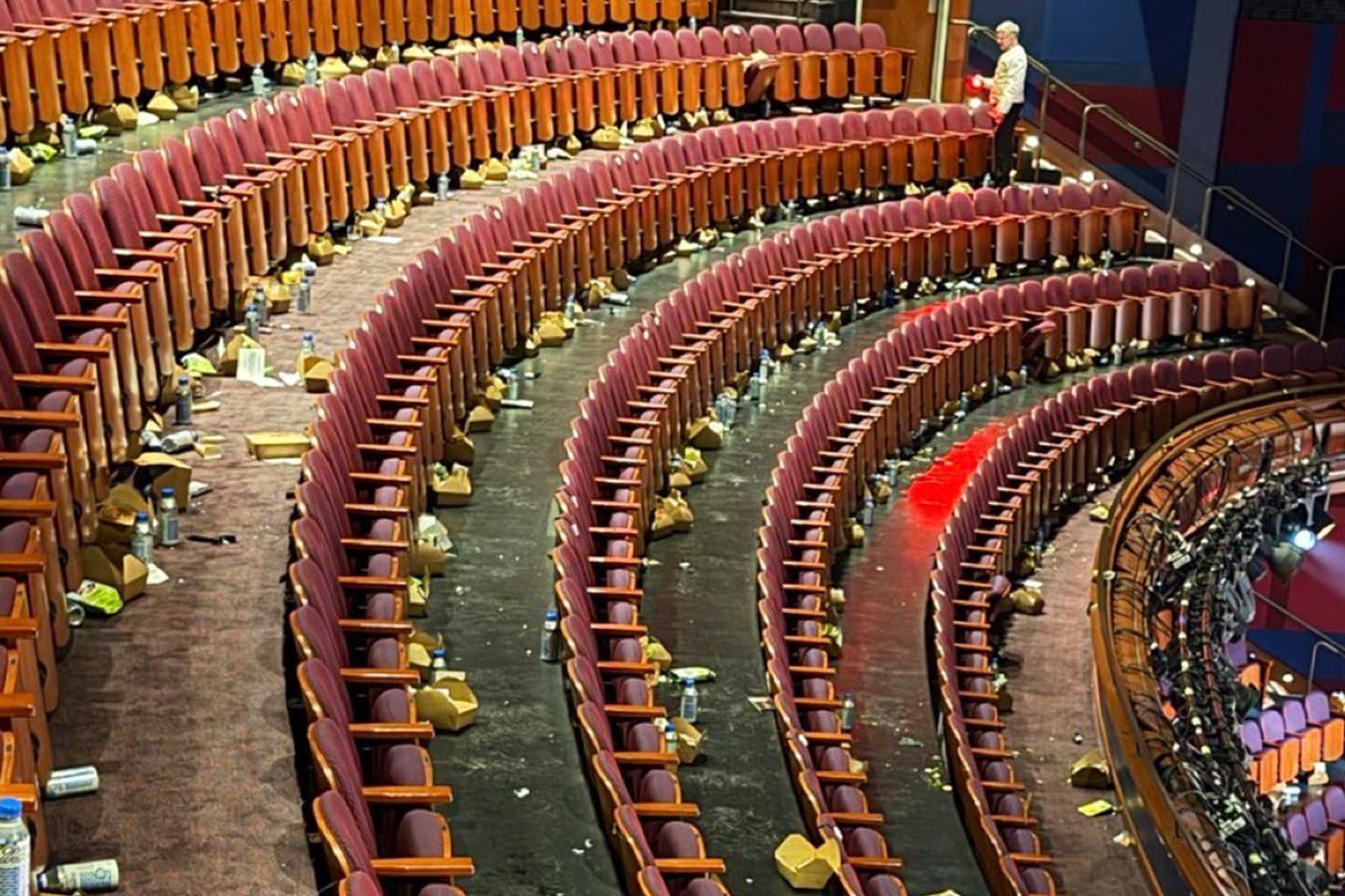 A definitive visual diary of peak internet absurdity defines this meme dump, featuring a high-fashion roast comparing a red carpet look to a bath mat set, the horror of a $329,000 shed for sale in New York, and the shocking pile of trash left in an Oscars theater aisle.